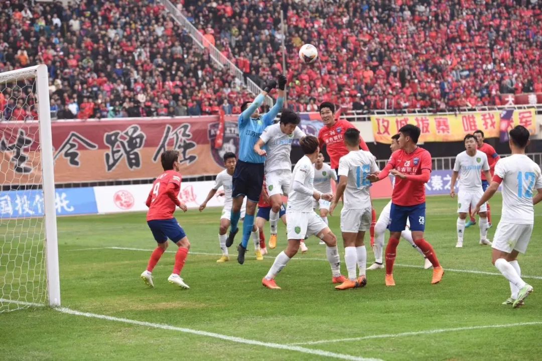  波鸿队长泪洒赛场，职业生涯五百场里程碑  